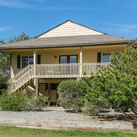 Pelican Palace By Oak Island Accommodations